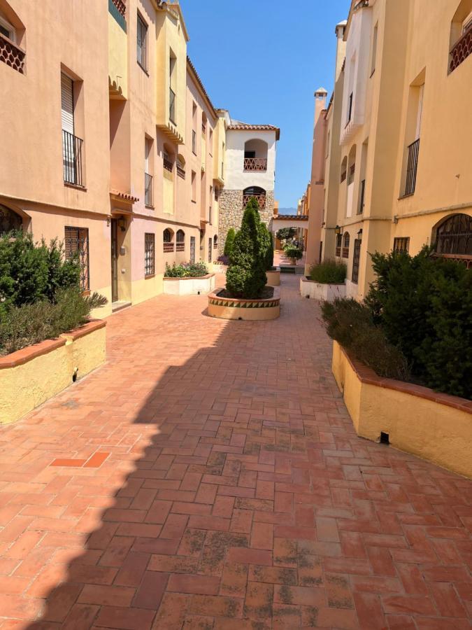 Appartement 1 Chambre Climatise Avec 3 Piscines A 200 M De La Plage Empuriabrava Exterior photo
