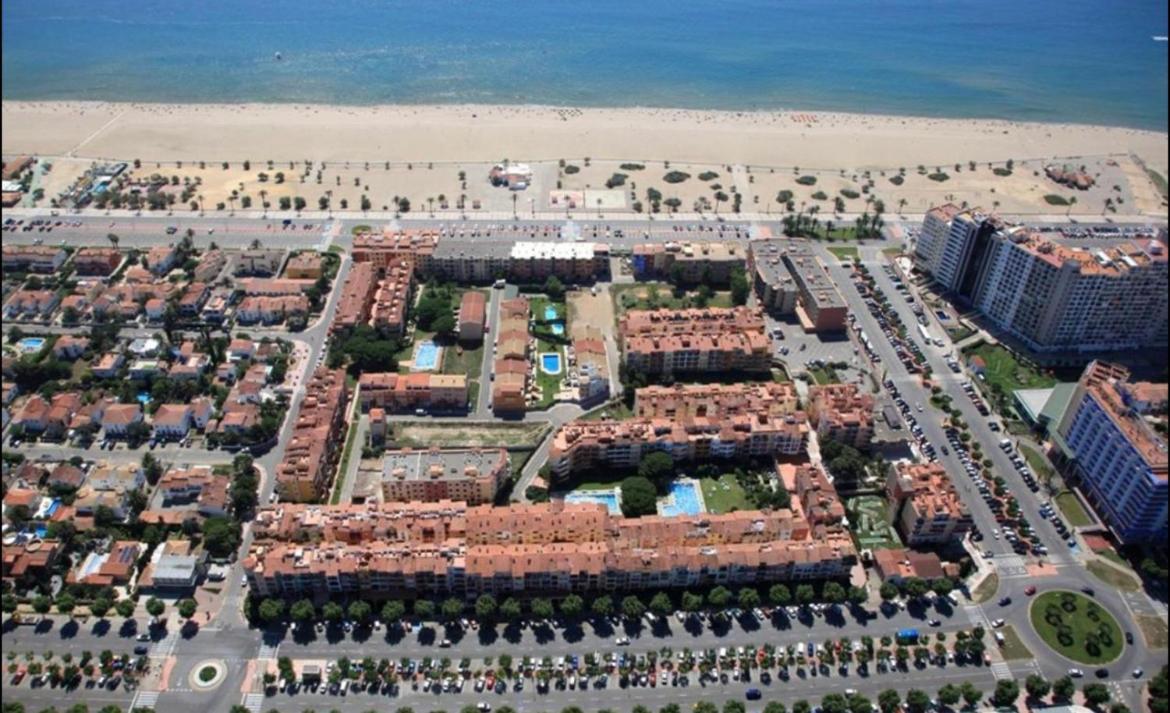 Appartement 1 Chambre Climatise Avec 3 Piscines A 200 M De La Plage Empuriabrava Exterior photo