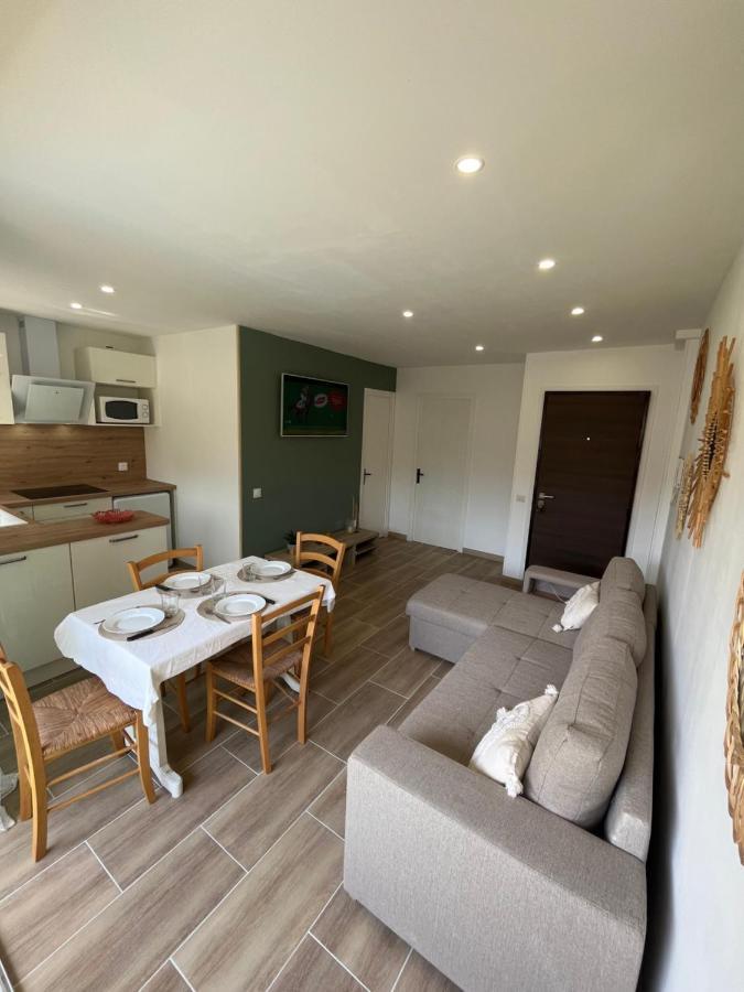 Appartement 1 Chambre Climatise Avec 3 Piscines A 200 M De La Plage Empuriabrava Exterior photo